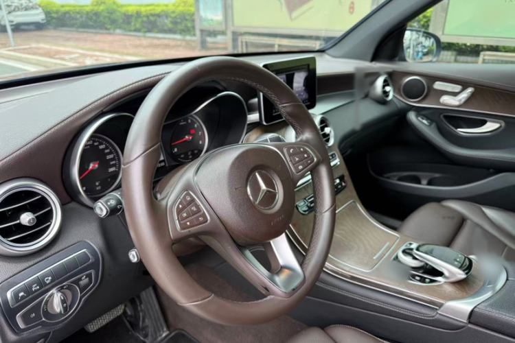 Used Mercedes-Benz GLC 2017 GLC 300 4MATIC Sport Edition Interior 2