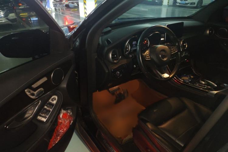 Used Mercedes-Benz GLC 2017 GLC 260 4MATIC Dynamic Edition Interior 3