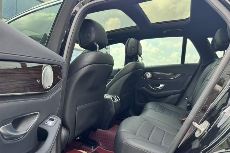 Used Mercedes-Benz GLC 2017 GLC 260 4MATIC Dynamic Edition Interior 3
