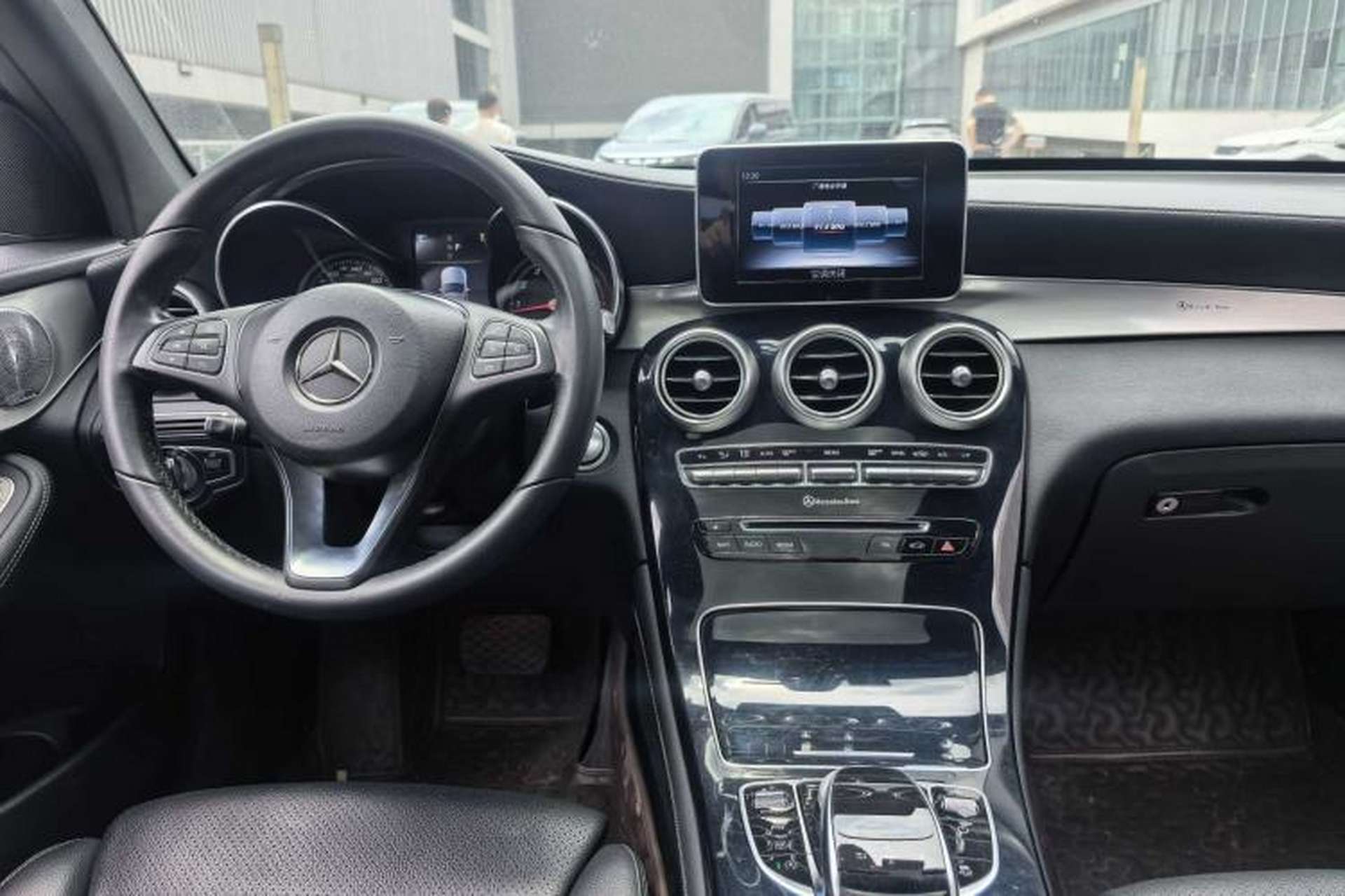 Used Mercedes-Benz GLC 2017 GLC 200 4MATIC Interior 3