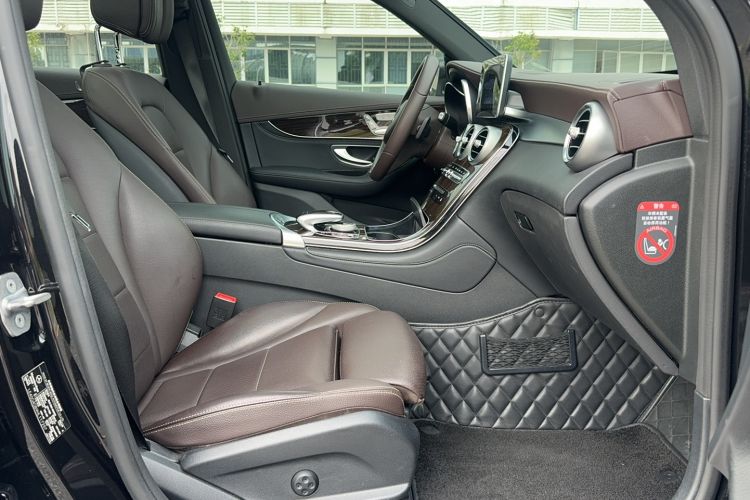 Used Mercedes-Benz GLC 2017 GLC 260 4MATIC Dynamic Edition Interior 3