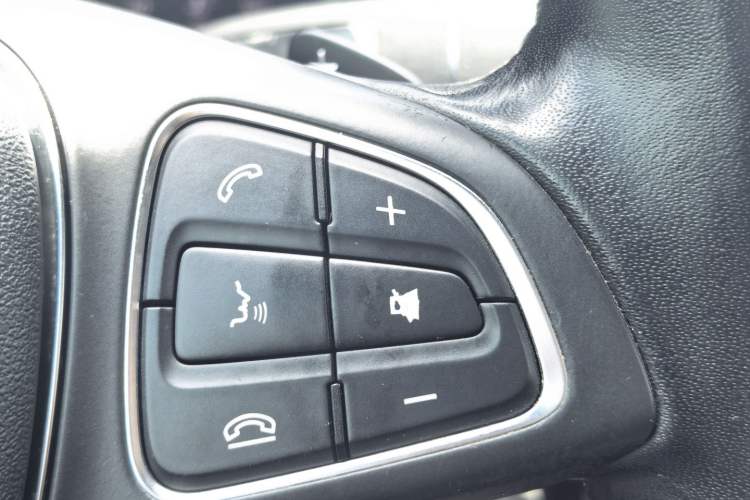Used Mercedes-Benz GLC 2017 GLC 200 4MATIC Interior 3