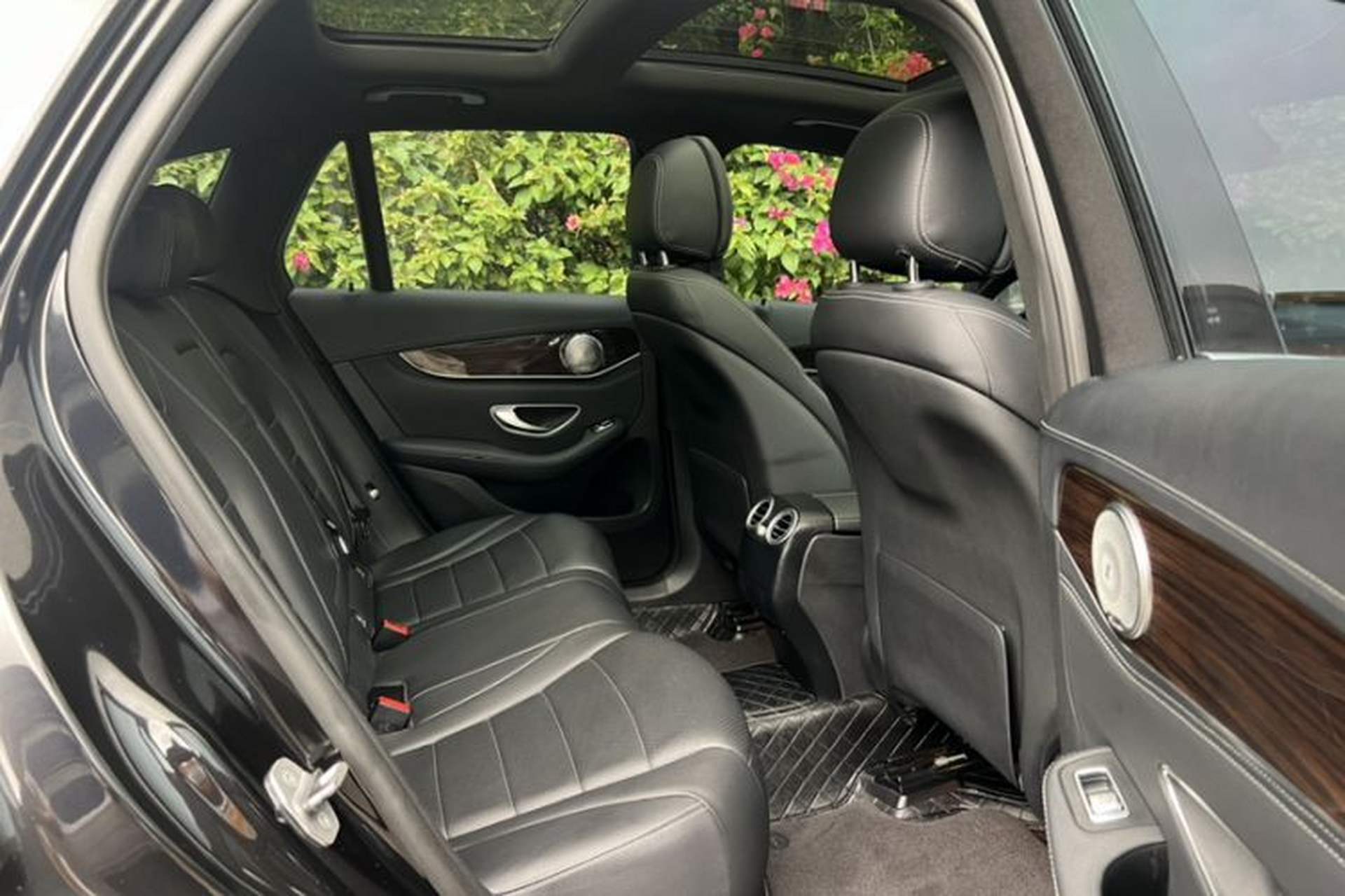 Used Mercedes-Benz GLC 2017 GLC 260 4MATIC Luxury Model Interior 3