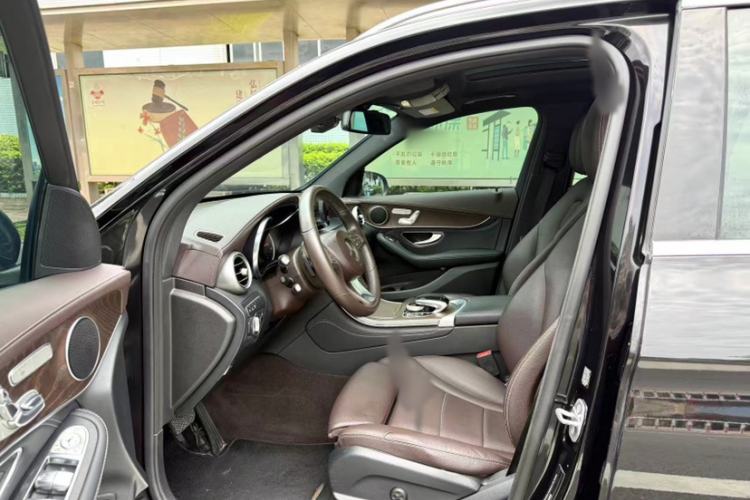 Used Mercedes-Benz GLC 2017 GLC 300 4MATIC Sport Edition Interior 3