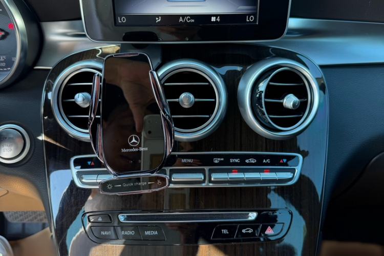 Used Mercedes-Benz GLC 2017 GLC 260 4MATIC Dynamic Edition Interior 4