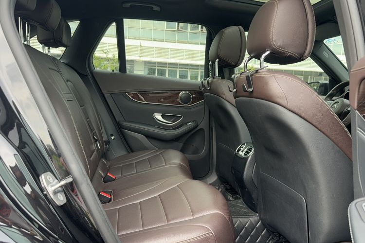 Used Mercedes-Benz GLC 2017 GLC 260 4MATIC Dynamic Edition Interior 4