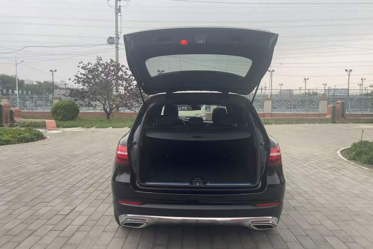 Used Mercedes-Benz GLC 2017 GLC 200 4MATIC Interior 4