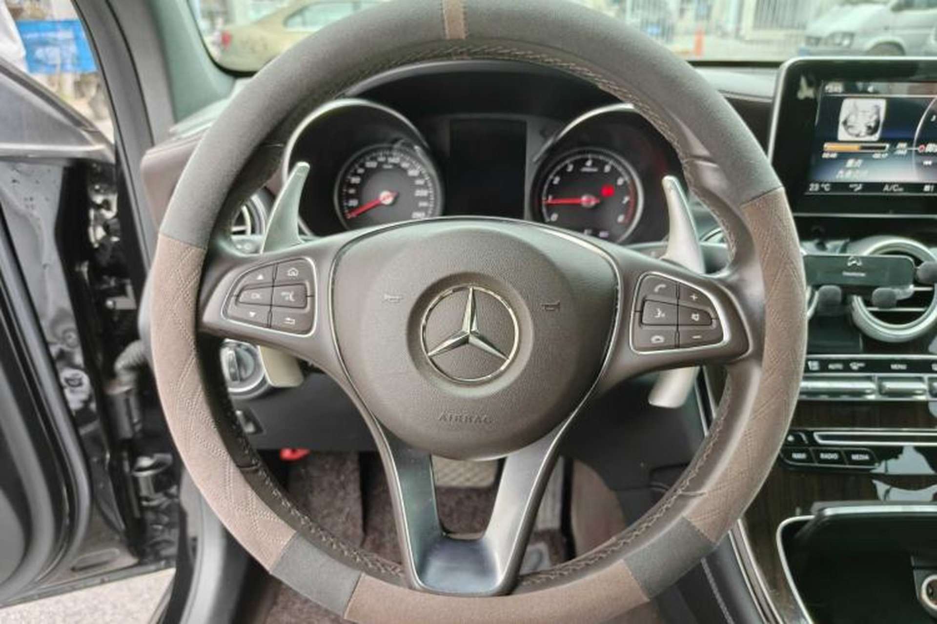Used Mercedes-Benz GLC 2017 GLC 260 4MATIC Dynamic Edition Interior 4