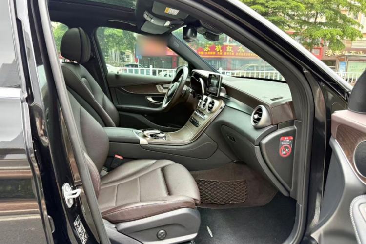 Used Mercedes-Benz GLC 2017 GLC 300 4MATIC Sport Edition Interior 5