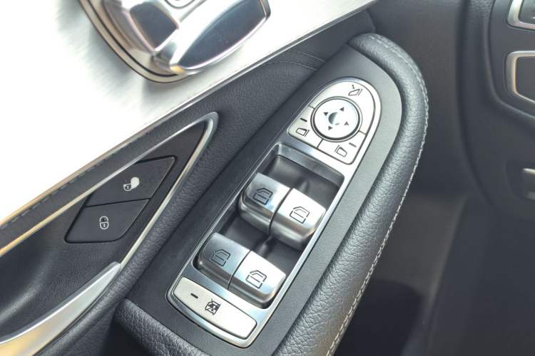 Used Mercedes-Benz GLC 2017 GLC 200 4MATIC Interior 6