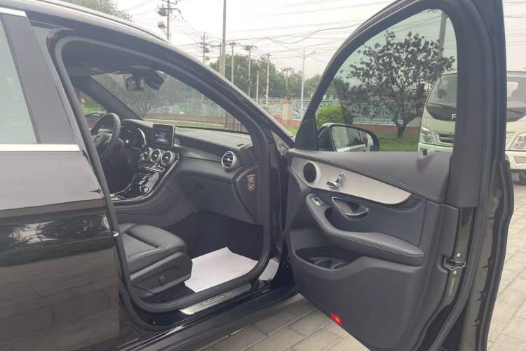 Used Mercedes-Benz GLC 2017 GLC 200 4MATIC Interior 6