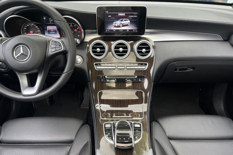 Used Mercedes-Benz GLC 2017 GLC 260 4MATIC Luxury Model Interior 6