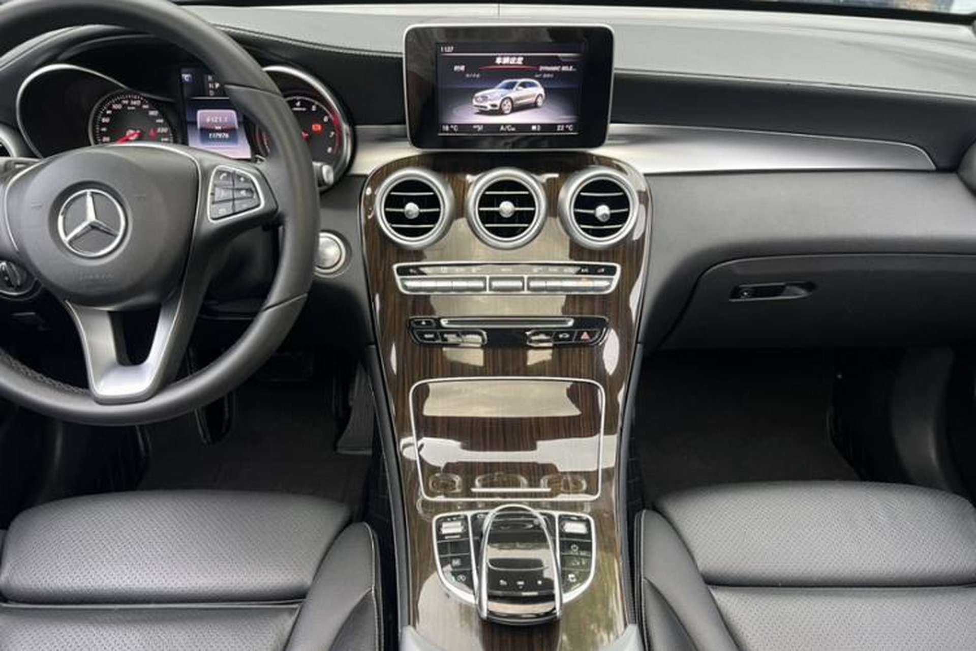 Used Mercedes-Benz GLC 2017 GLC 260 4MATIC Luxury Model Interior 6