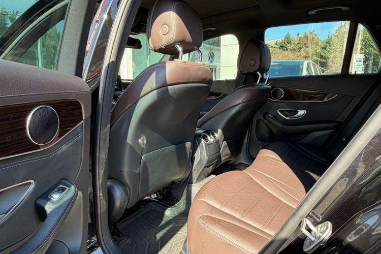 Used Mercedes-Benz GLC 2017 GLC 260 4MATIC Dynamic Edition Interior 7
