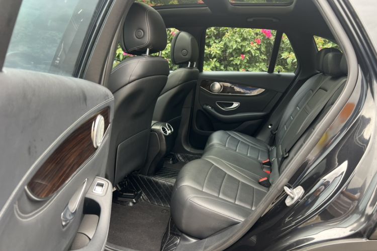 Used Mercedes-Benz GLC 2017 GLC 260 4MATIC Luxury Model Interior 7