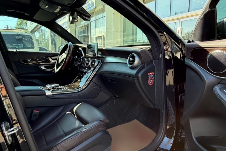Used Mercedes-Benz GLC 2017 GLC 260 4MATIC Dynamic Edition Interior 8