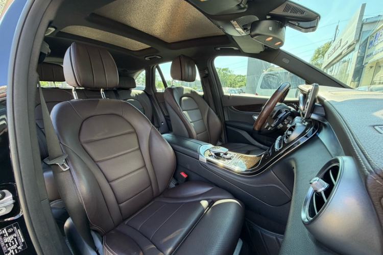Used Mercedes-Benz GLC 2017 GLC 260 4MATIC Dynamic Edition Interior 9