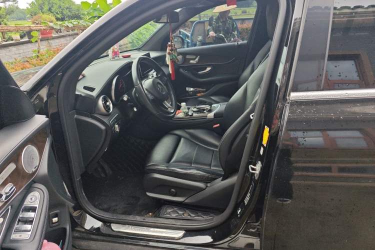 Used Mercedes-Benz GLC 2017 GLC 300 4MATIC Sport Edition Left Front Seat