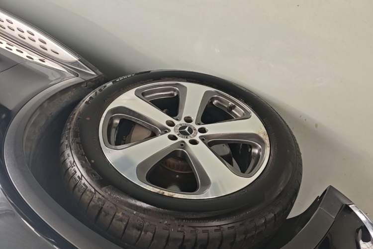 Used Mercedes-Benz GLC 2017 GLC 260 4MATIC Luxury Model Left Front Wheel Hub