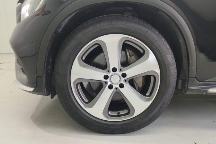 Used Mercedes-Benz GLC 2017 GLC 260 4MATIC Luxury Model Left Front Wheel Hub