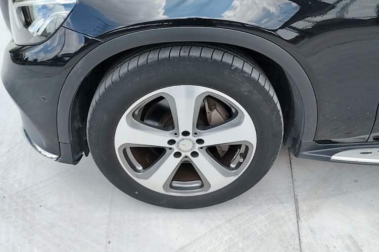 Used Mercedes-Benz GLC 2017 GLC 260 4MATIC Luxury Model Left Front Wheel Hub