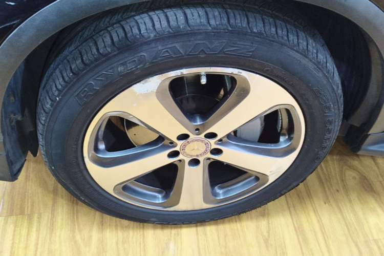 Used Mercedes-Benz GLC 2017 GLC 260 4MATIC Luxury Model Left Front Wheel Hub