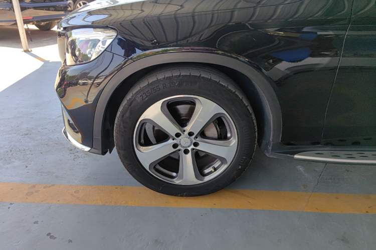Used Mercedes-Benz GLC 2017 GLC 300 4MATIC Sport Edition Left Front Wheel Hub
