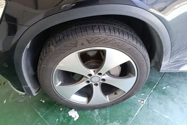 Used Mercedes-Benz GLC 2017 GLC 300 4MATIC Luxury Model Left Front Wheel Hub