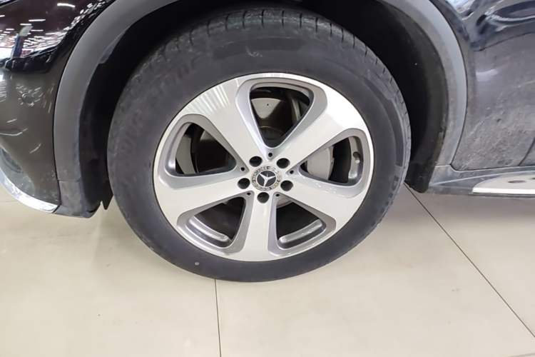 Used Mercedes-Benz GLC 2017 GLC 260 4MATIC Luxury Model Left Front Wheel Hub