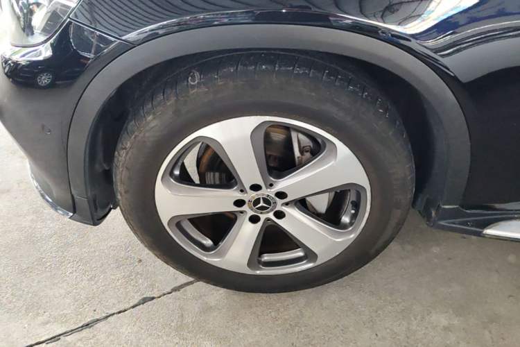 Used Mercedes-Benz GLC 2017 GLC 260 4MATIC Luxury Model Left Front Wheel Hub