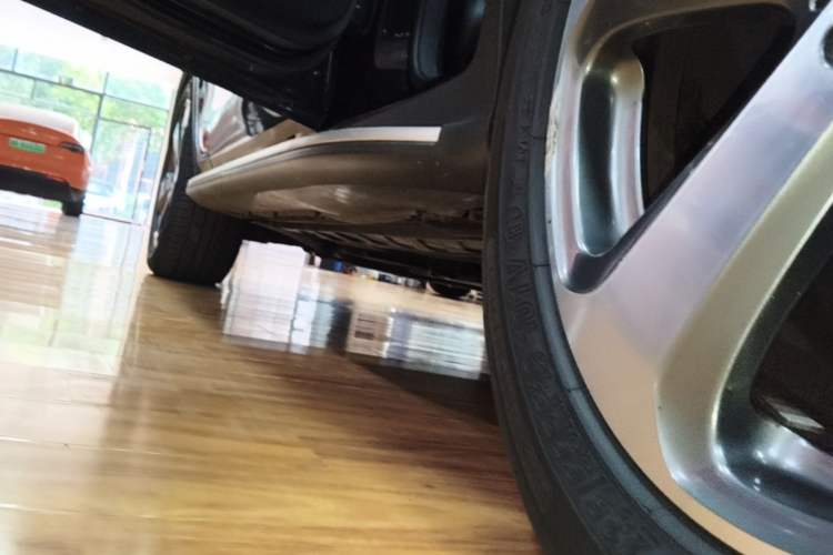 Used Mercedes-Benz GLC 2017 GLC 260 4MATIC Luxury Model Left Side Sill