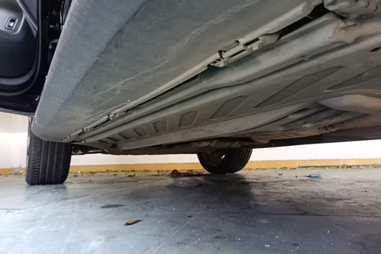 Used Mercedes-Benz GLC 2017 GLC 300 4MATIC Luxury Model Left Side Sill