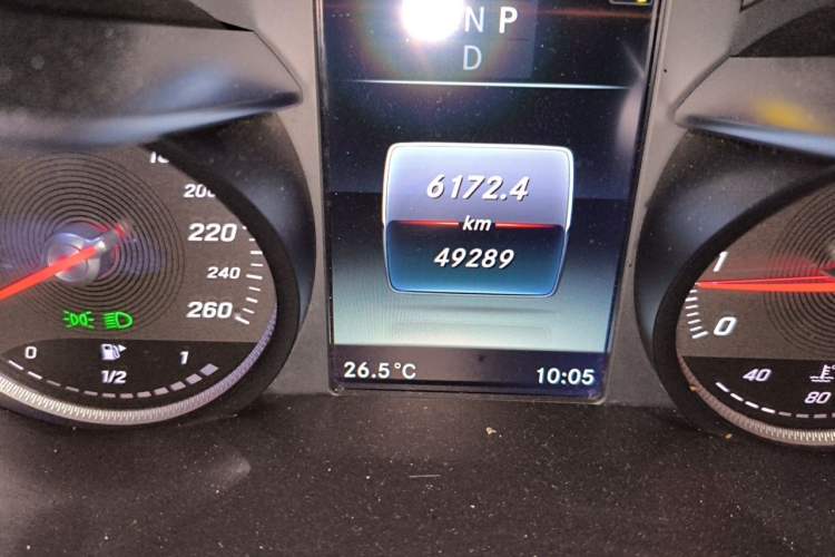 Used Mercedes-Benz GLC 2017 GLC 260 4MATIC Luxury Model Odometer Close Up
