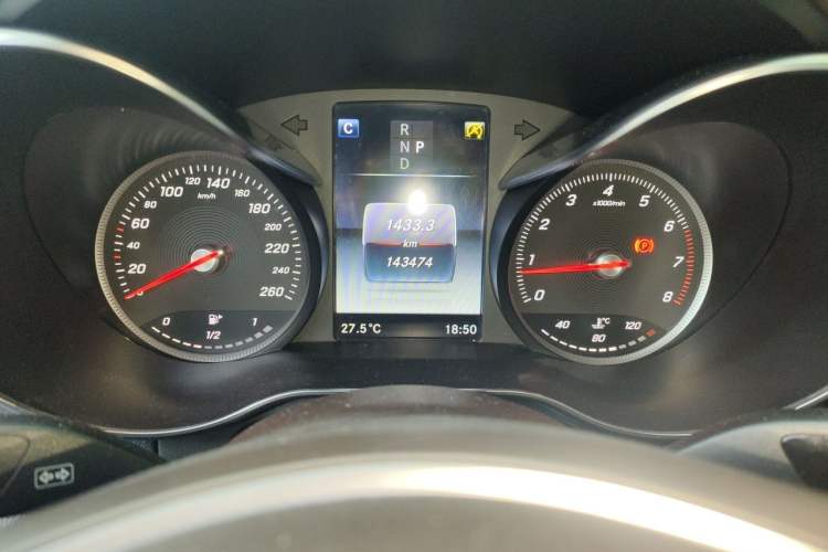 Used Mercedes-Benz GLC 2017 GLC 260 4MATIC Luxury Model Odometer Close Up