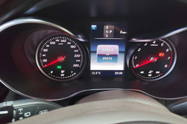 Used Mercedes-Benz GLC 2017 GLC 200 4MATIC Odometer Close Up