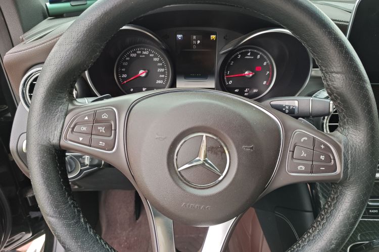 Used Mercedes-Benz GLC 2017 GLC 200 4MATIC Odometer Close Up
