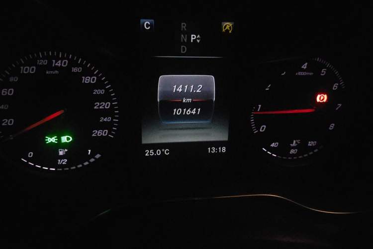 Used Mercedes-Benz GLC 2017 GLC 260 4MATIC Luxury Model Odometer Close Up