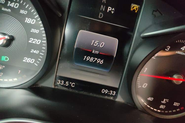 Used Mercedes-Benz GLC 2017 GLC 200 4MATIC Odometer Close Up