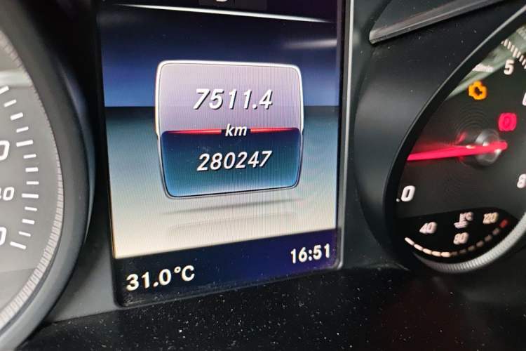 Used Mercedes-Benz GLC 2017 GLC 260 4MATIC Luxury Model Odometer Close Up