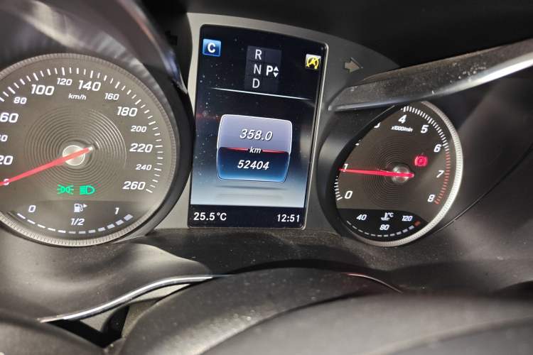 Used Mercedes-Benz GLC 2017 GLC 200 4MATIC Odometer Close Up