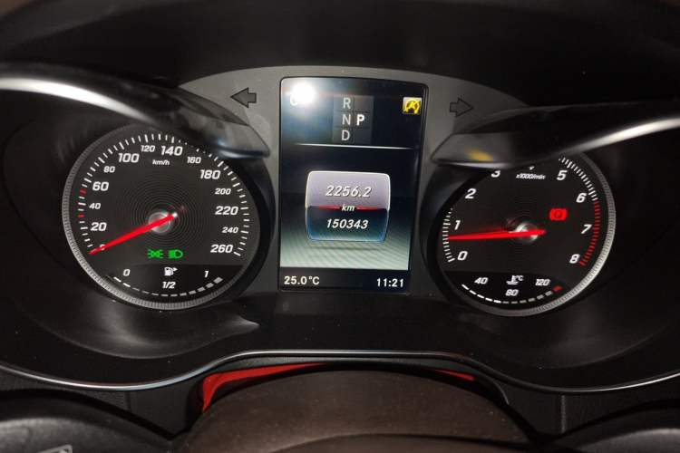 Used Mercedes-Benz GLC 2017 GLC 260 4MATIC Dynamic Edition Odometer Close Up