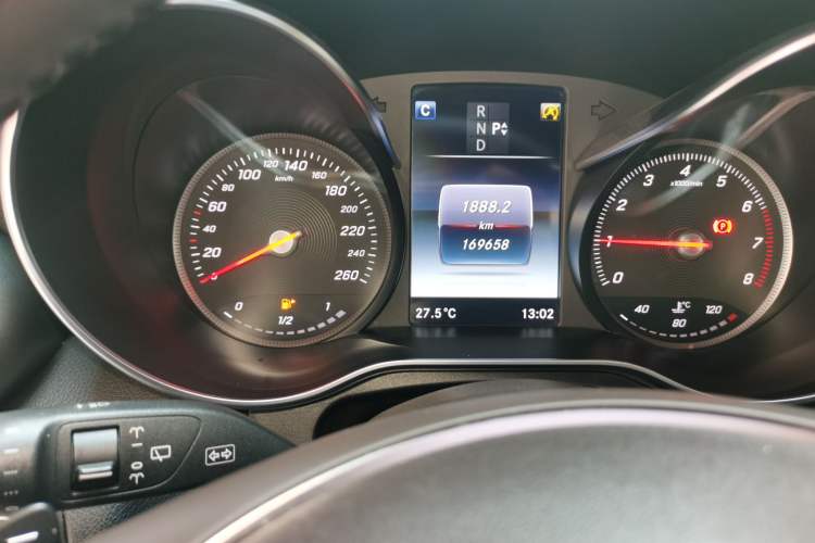 Used Mercedes-Benz GLC 2017 GLC 260 4MATIC Dynamic Edition Odometer Close Up