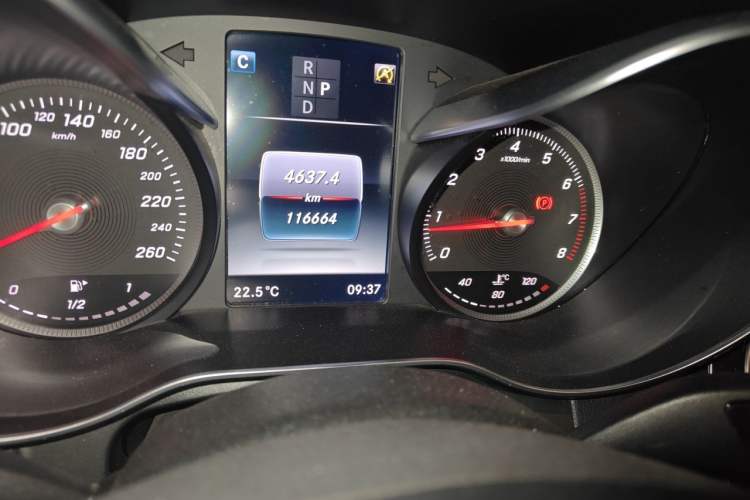 Used Mercedes-Benz GLC 2017 GLC 300 4MATIC Sport Edition Odometer Close Up