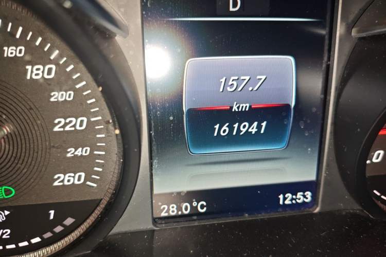 Used Mercedes-Benz GLC 2017 GLC 260 4MATIC Luxury Model Odometer Close Up