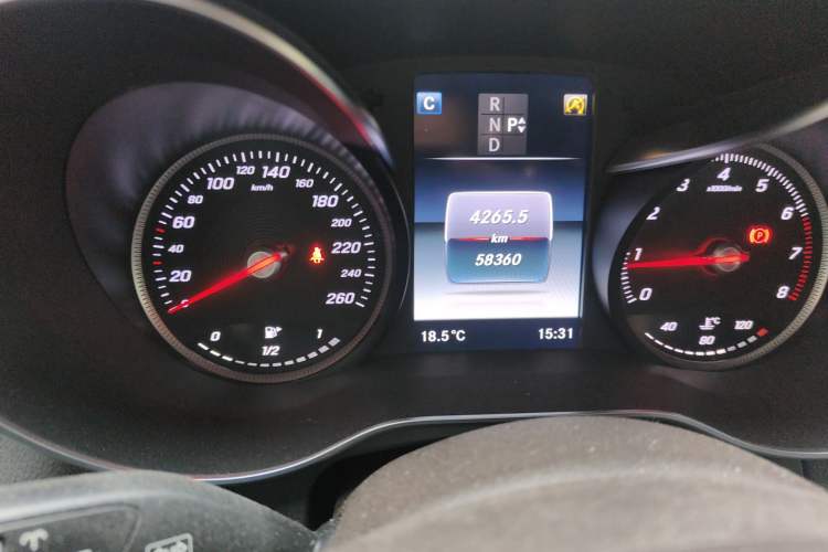 Used Mercedes-Benz GLC 2017 GLC 260 4MATIC Luxury Model Odometer Close Up
