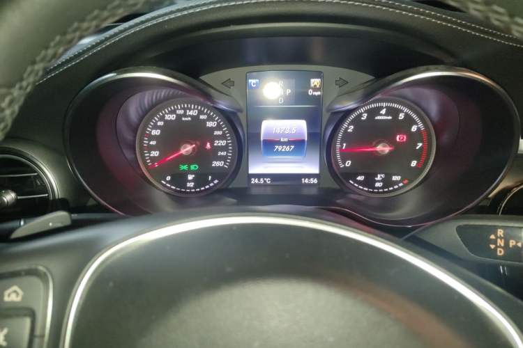 Used Mercedes-Benz GLC 2017 GLC 260 4MATIC Dynamic Edition Odometer Close Up