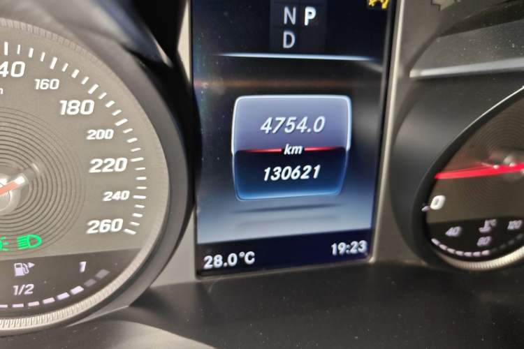 Used Mercedes-Benz GLC 2017 GLC 200 4MATIC Odometer Close Up