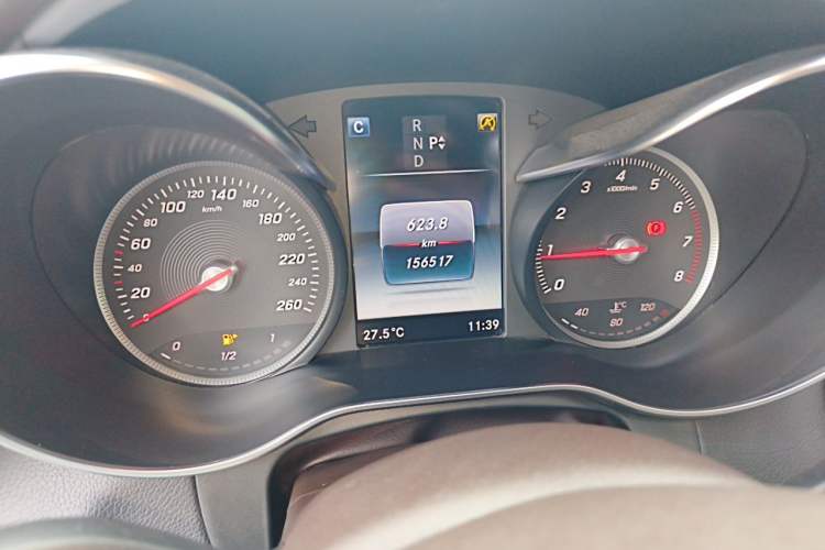 Used Mercedes-Benz GLC 2017 GLC 260 4MATIC Dynamic Edition Odometer Close Up