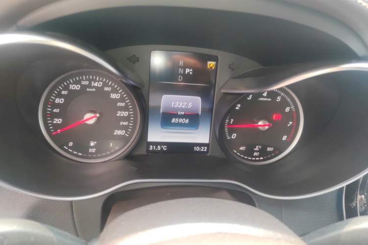Used Mercedes-Benz GLC 2017 GLC 260 4MATIC Dynamic Edition Odometer Close Up