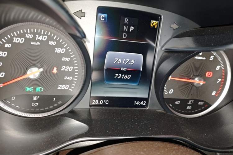Used Mercedes-Benz GLC 2017 GLC 260 4MATIC Dynamic Edition Odometer Close Up